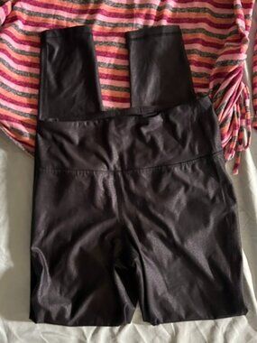 🍋‍🟩 size small womens black  pants leggings athletic wear work out